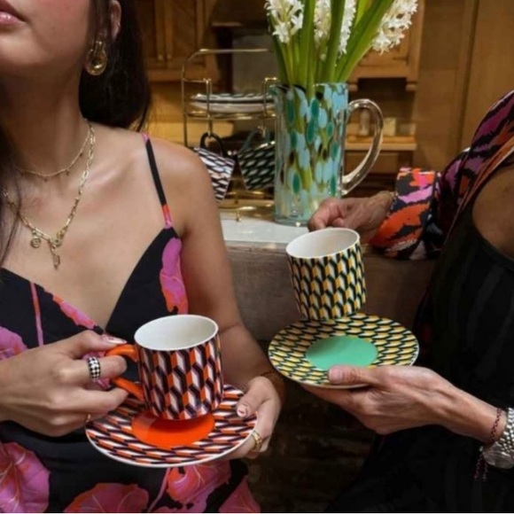 DVF x Target Arrow Geo Set of 4 Mugs + 4 Saucers + Stand Brand New in Box! - Picture 4 of 16